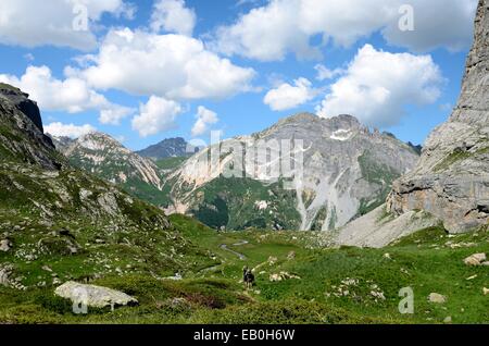 Gli escursionisti del Cirque du Marchet, voce torna a Pralognan La Vanoise nel Parco Nazionale della Vanoise, alpi, Francia Foto Stock