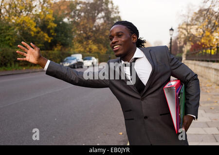 Business man salutando un taxi Foto Stock