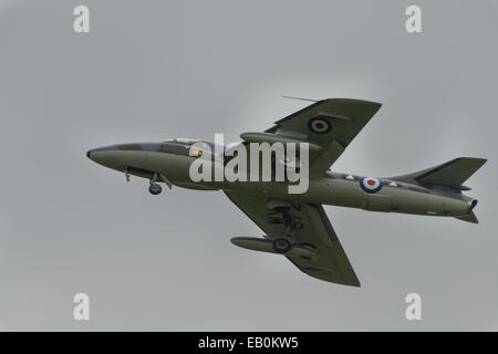 Biggleswade, Regno Unito - 29 Giugno 2014: Vintage British Hawker Hunter T7 nella collezione Shuttleworth air show. Foto Stock