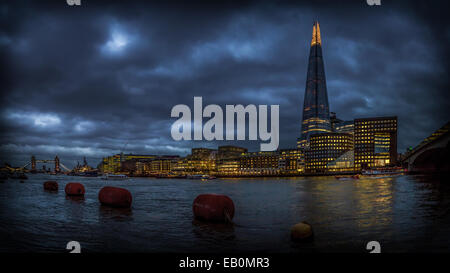 Panorama dal Shard a London Bridge per il Tower Bridge di notte Foto Stock