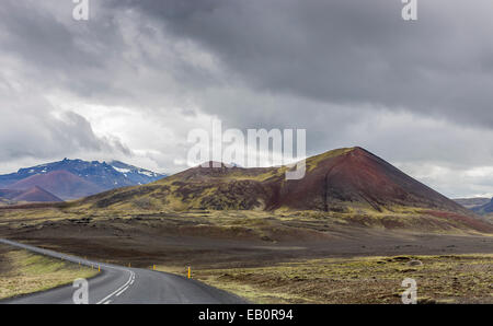 West Islanda, Snaefell della penisola, Mt Kirkjufell (463m) - La parte superiore di zucchero Foto Stock