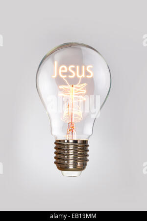 La religione e la fede in un concetto di lampadine a filamento. Foto Stock