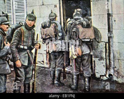 Un tedesco contemporaneo propaganda colorizzato mostra fotografica di fanteria tedesco presso le loro strutture durante il loro avanzamento verso ovest, posizione sconosciuta 1914. Foto: Neumann Archivio - NESSUN SERVIZIO DI FILO Foto Stock