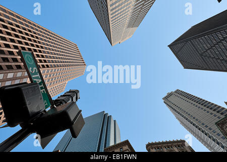 Grattacieli in corrispondenza della giunzione di State Street e Congress Street a Boston, Massachusetts Foto Stock