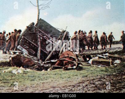 La contemporanea Colorata propaganda tedesca la foto mostra il rumeno di prigionieri di guerra sul modo in prigione sotto la sorveglianza dei soldati tedeschi (anteriore e destro) nel 1916. Foto: Neumann Archivio - NESSUN SERVIZIO DI FILO Foto Stock