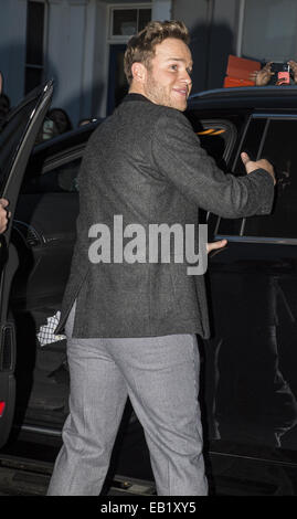 Olly Murs assiste per registrare la banda 30 Aiuto singolo su Novembre 15, 2014 a Londra, Inghilterra. Foto Stock