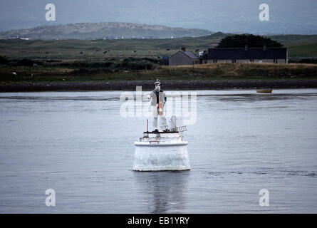 Il metallo uomo faro, Rosses Point, OYSTER ISOLA, Coney Island, nella contea di Sligo, Irlanda. ROSSES POINT è dove il poeta e drammaturgo e vincitore del premio Nobel della letteratura, William Butler Yeats e suo fratello pittore JACK YEATS trascorrono le loro vacanze estive. Foto Stock