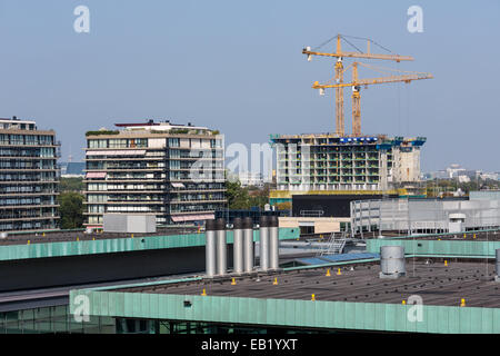 Paesaggio urbano aerea della città olandese l'Aia con una vista sul sito di costruzione di un nuovo edificio di appartamenti Foto Stock