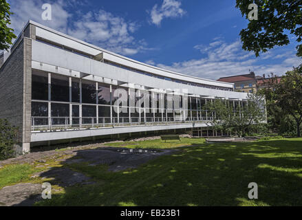 Libreria di Töölö entro Topelius park a Helsinki in Finlandia Foto Stock