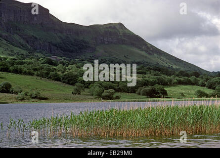 GLENCAR Lago e collina LUGNAGALL, nella contea di Sligo, Irlanda. Come indicato dal poeta, drammaturgo e vincitore del premio Nobel della letteratura, William Butler Yeats in 'il furto del bambino" Foto Stock