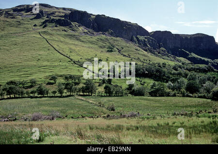 LUGNAGALL Hill, vicino lago GLENCAR, nella contea di Sligo, Irlanda. Di cui al poeta, drammaturgo e vincitore del premio Nobel della letteratura, William Butler Yeats in "L'uomo che ha sognato di FAERYLAND' Foto Stock