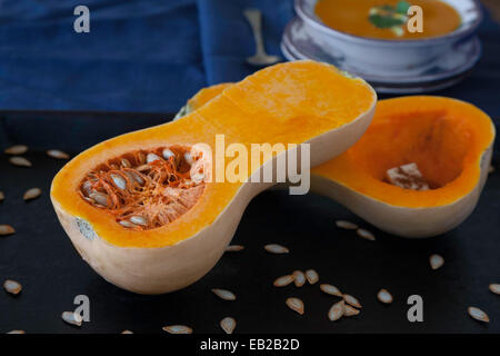 La zucca dimezzato Foto Stock