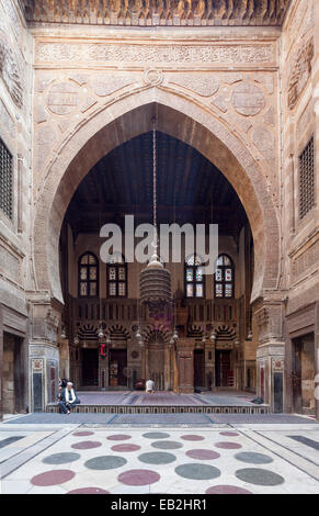 Qibla iwan di madrasa moschea del sultano al-Ghuri, Il Cairo, Egitto Foto Stock