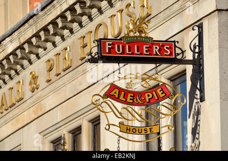 Londra, Inghilterra, Regno Unito. Fuller's Ale e Pie House, Smithfield Foto Stock