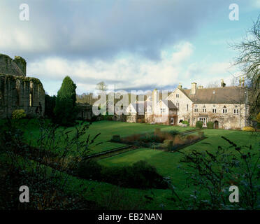 Vista di Abbot's House, Prato Est e gamma di Abbazia Abbazia Buildwas, Shropshire, Regno Unito Foto Stock