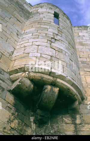 Una delle piccole torrette arrotondate supportato su corbel-pietre, la Torre di Clifford York Castle, York, North Yorkshire Foto Stock