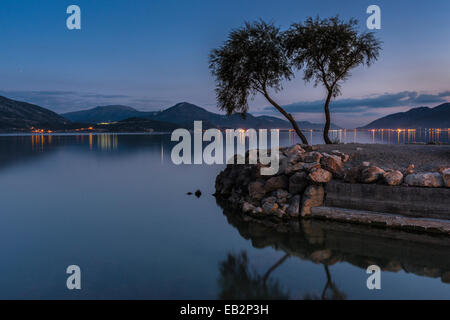 Lago Eğirdir Gölü di notte, Yeşilada, Isparta, Turchia Foto Stock