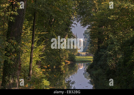 Wörlitzer Park, con vedute del Tempio di Venere, autunno, Wörlitz, Sassonia-Anhalt, Germania Foto Stock