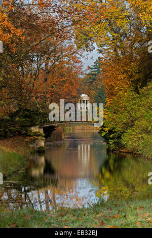 Wörlitzer Park, il Tempio di Venere, autunno, Wörlitz, Sassonia-Anhalt, Germania Foto Stock