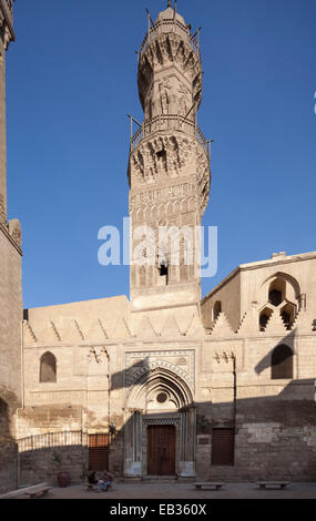 Facciata esterna, madrasa del Sultano al-Naisr Muhammad, Cairo, Egitto Foto Stock
