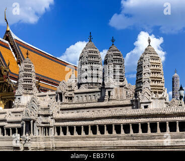 Modello in miniatura di Angkor Wat nel cortile del Wat Phra Kaeo, Bangkok, Tailandia Centrale, Thailandia Foto Stock