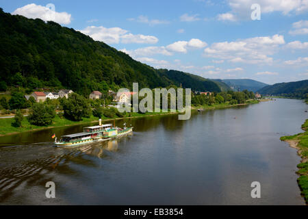 Escursione in barca sul fiume Elba, vicino a Bad Schandau, Svizzera Sassone Regione Sassonia, Germania Foto Stock