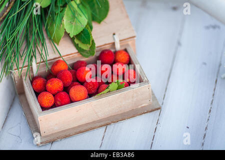 Scatola di legno di litchi frutto Foto Stock