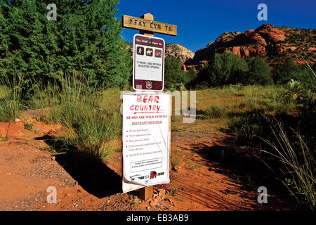 Segnale di avvertimento del paese dell'orso, canyon del fieno, foresta nazionale di Coconino, contea di Yavapai, Arizona, Stati Uniti Foto Stock