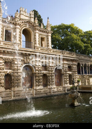 Stagno di mercurio, Reales Alcazares, Siviglia. Andalusia, Spagna Foto Stock