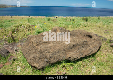 Il Cile, Isola di Pasqua aka Rapa Nui, Rapa Nui NP. Ahu Vinapu, importante centro cerimoniale con lastre montate, moi di testa. Foto Stock