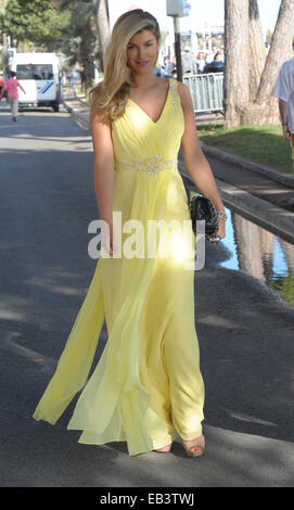 Amy Willerton fuori e circa a Cannes con: Amy Willerton dove: Cannes, Francia Quando: 23 Maggio 2014 Foto Stock