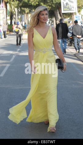 Amy Willerton fuori e circa a Cannes con: Amy Willerton dove: Cannes, Francia Quando: 23 Maggio 2014 Foto Stock