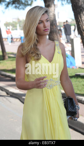 Amy Willerton fuori e circa a Cannes con: Amy Willerton dove: Cannes, Francia Quando: 23 Maggio 2014 Foto Stock