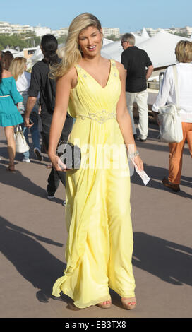 Amy Willerton fuori e circa a Cannes con: Amy Willerton dove: Cannes, Francia Quando: 23 Maggio 2014 Foto Stock