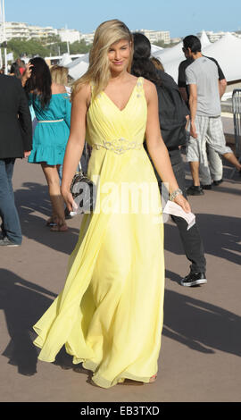 Amy Willerton fuori e circa a Cannes con: Amy Willerton dove: Cannes, Francia Quando: 23 Maggio 2014 Foto Stock