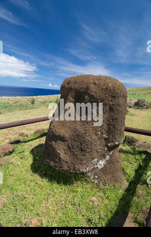 Il Cile, Isola di Pasqua aka Rapa Nui, Rapa Nui NP, Vinapu. Ahu Tahira importante piattaforma cerimoniale con dotati di lastre di basalto vedere Foto Stock