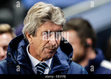 Manchester, Regno Unito. 25 Nov, 2014. Champions League. Manchester City contro il Bayern Monaco di Baviera. Manchester City manager Manuel Pellegrini Credito: Azione Sport Plus/Alamy Live News Foto Stock