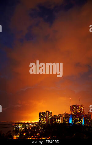 Tramonto su Waikiki, Honolulu Oahu, Hawaii, STATI UNITI D'AMERICA Foto Stock