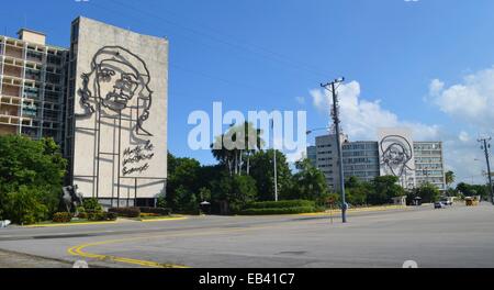 L'immagine di Che Guevara sul lato del Ministero dell'interno edificio in Plaza de la Revolucion, Havana, Cuba Foto Stock