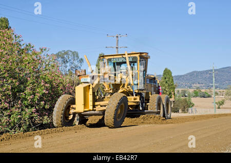 Caterpillar 12H classificatore lavorando su una strada rurale Tamworth Australia Foto Stock