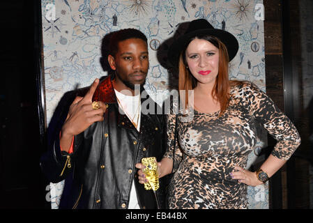 Londra, Regno Unito. Xxv Novembre 2014. Gli ospiti possono assistere al Gyunel pre-autunno 2014 accessori launch party presso l edizione Hotel in Londra. Foto di vedere Li/Alamy Live News Foto Stock