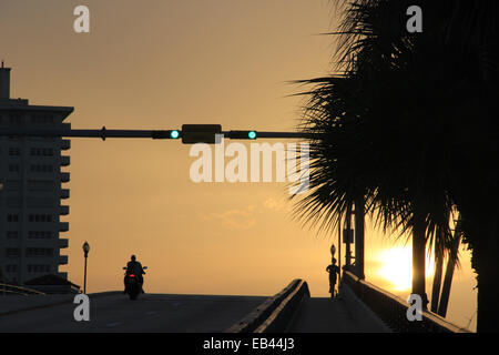 Un runner a Las Olas Boulevard a Fort Lauderdale, Florida, Stati Uniti. Foto Stock