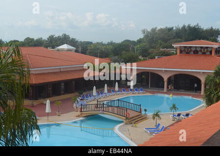 Vista della piscina a Cuatro Palmas resort all inclusive a Varadero, Cuba Foto Stock