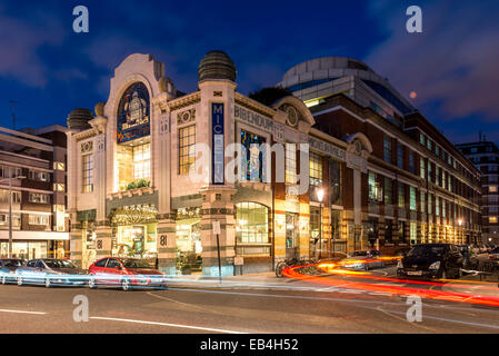 Showna t notte, casa Michelin a 81 Fulham Road, il Chelsea è un Art Deco Art Nouveau mix edificio che oggi ospita Bibendum Resto Foto Stock