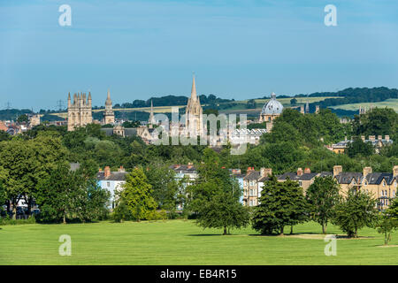 La dreaming spires di Oxford University inclusa la Radcliffe Camera, università chiesa di St Mary e Merton College visto fr Foto Stock