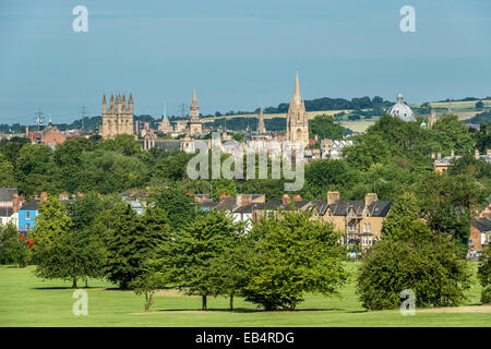 La dreaming spires di Oxford University inclusa la Radcliffe Camera, università chiesa di St Mary e Merton College visto fr Foto Stock