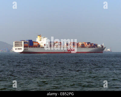 Cina Hong Kong OOCL contenitore nave cargo Ocean Liner a Port Harbour Porto Foto Stock