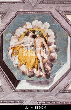 Un soffitto affrescato mostra la divinità romana mercurio (Hermes), dio della fortuna e del commercio, anche messaggero, a Villa godi Malinverni, Vicenza, Italia Foto Stock