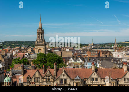 Vista sui tetti di Oxford e di Brasenose College a torre della chiesa di Lincoln College library Foto Stock