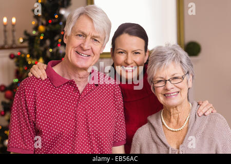 Ritratto di una famiglia felice a natale Foto Stock